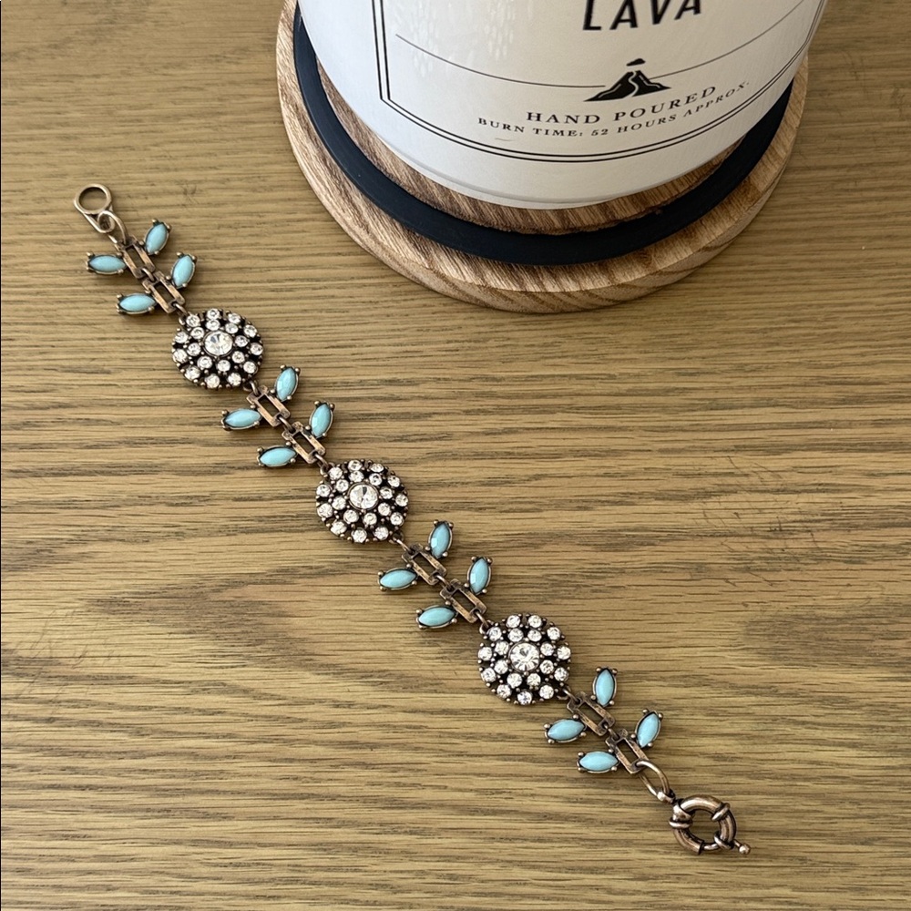 Elegant Turquoise and Silver Women's Bracelet - Picture 1 of 6